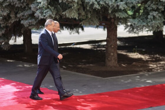 استقبال رسمی نخست وزیر ارمنستان از رئیس جمهور