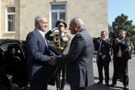 استقبال رسمی نخست وزیر ارمنستان از رئیس جمهور