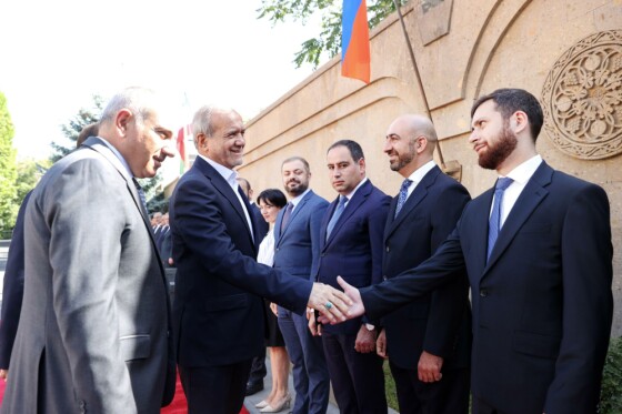 استقبال رسمی نخست وزیر ارمنستان از رئیس جمهور