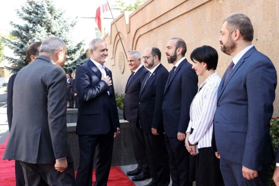 استقبال رسمی نخست وزیر ارمنستان از رئیس جمهور