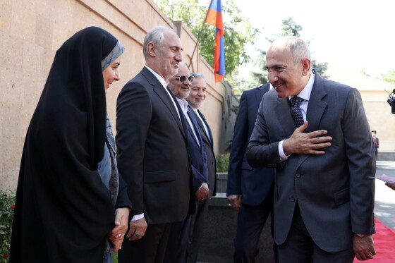 استقبال رسمی نخست وزیر ارمنستان از رئیس جمهور