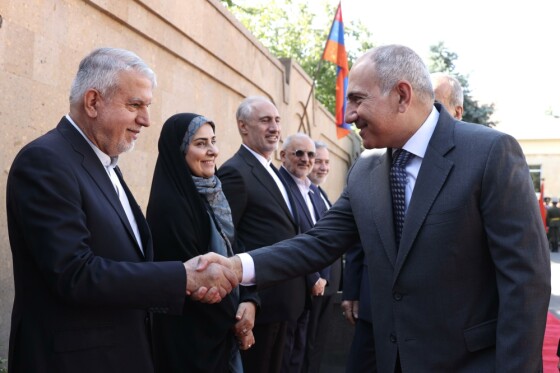 استقبال رسمی نخست وزیر ارمنستان از رئیس جمهور