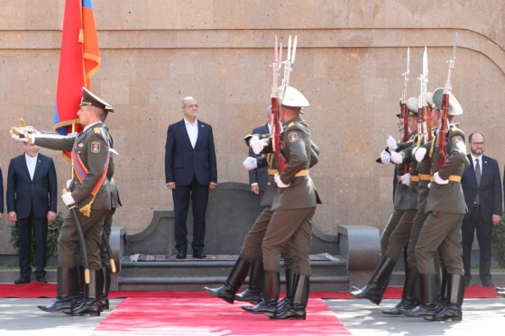 استقبال رسمی نخست وزیر ارمنستان از رئیس جمهور
