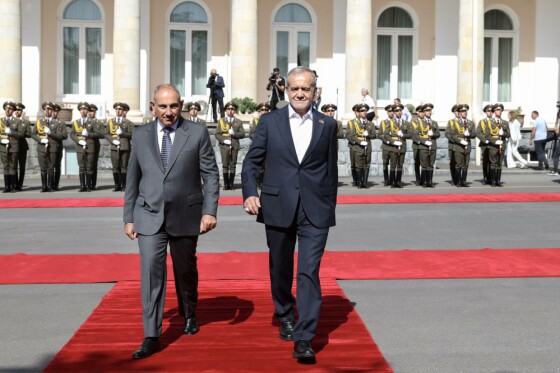 استقبال رسمی نخست وزیر ارمنستان از رئیس جمهور