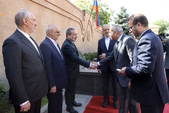 استقبال رسمی نخست وزیر ارمنستان از رئیس جمهور