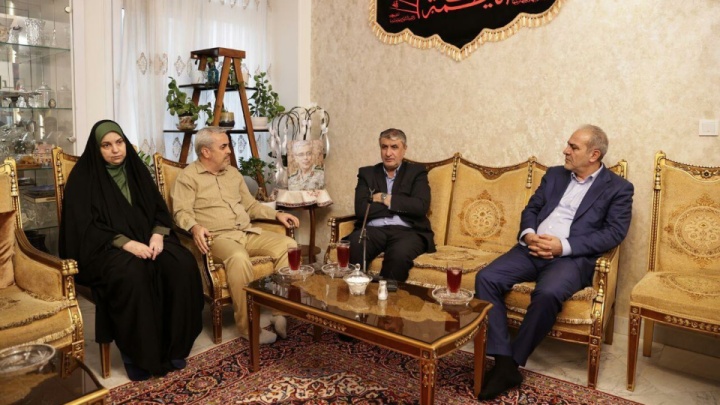 اسلامی با خانواده سرداران شهید جنگ تحمیلی رژیم صهیونیستی دیدار کرد