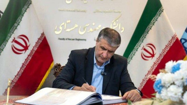 امضای دفتر یادبود «شهدای هسته‌ای» در دانشگاه شهید بهشتی