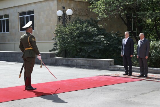 استقبال رسمی نخست وزیر ارمنستان از رئیس جمهور