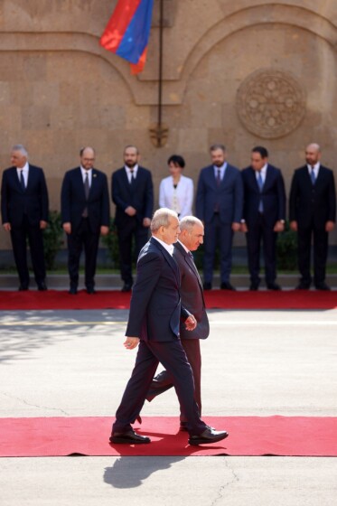 استقبال رسمی نخست وزیر ارمنستان از رئیس جمهور