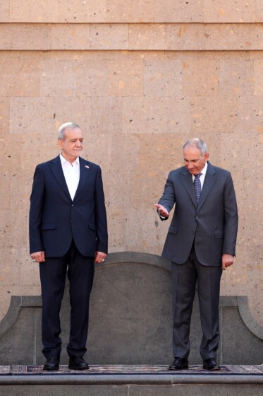 استقبال رسمی نخست وزیر ارمنستان از رئیس جمهور