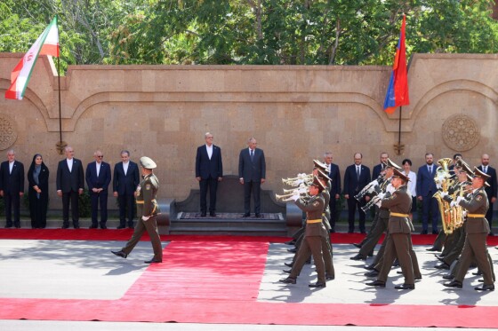 استقبال رسمی نخست وزیر ارمنستان از رئیس جمهور
