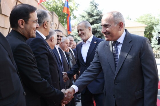 استقبال رسمی نخست وزیر ارمنستان از رئیس جمهور