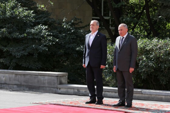 استقبال رسمی نخست وزیر ارمنستان از رئیس جمهور