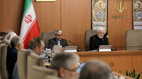 عارف: برخی اظهارنظرها به تقویت فضای خوب کنونی کشور کمک نمی‌کند