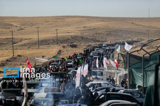 زائران پیاده در راه مشهد الرضا(ع)