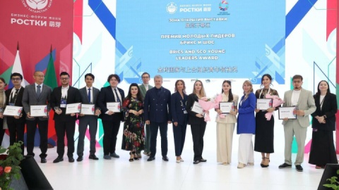 جوان ایرانی برنده جایزه راهکار اجتماعی «پیشگامان بریکس و شانگهای» شد