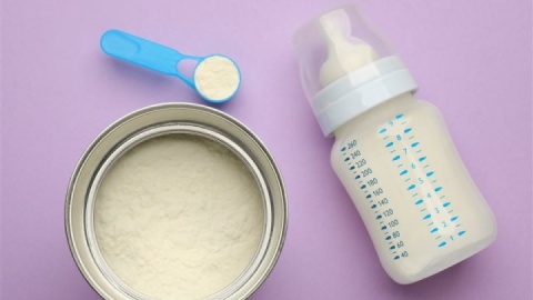 ذخایر کافی شیرخشک‌های رژیمی در انبارها موجود است