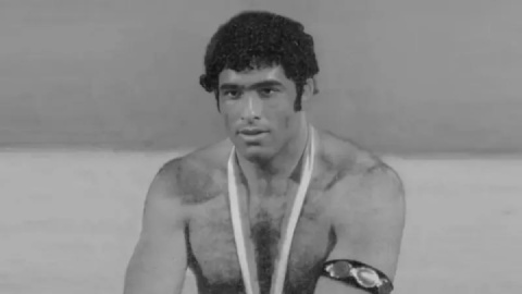 تشییع پیکر سوخته سرایی در فدراسیون کشتی