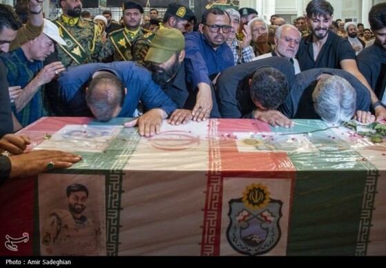 تشییع پیکر شهید مدافع امنیت در حرم مطهر حضرت شاهچراغ (ع)