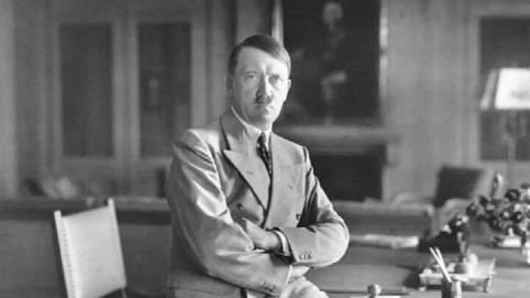 دیکتاتور کتاب‌خوان