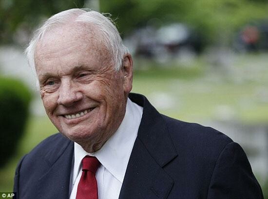 درگذشت نیل آرمسترانگ