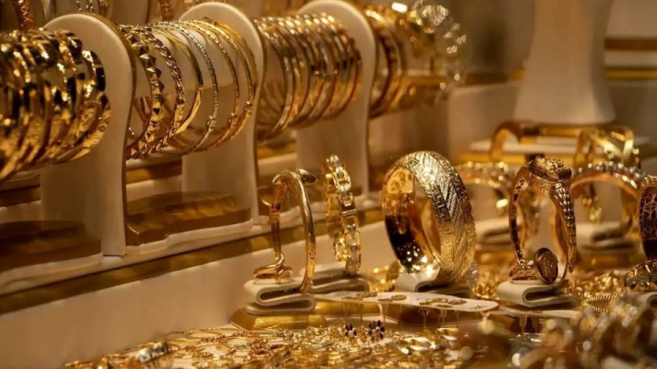 نیم‌سکه ۱۰ هزار تومان کاهش یافت