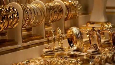 نیم‌سکه ۱۰ هزار تومان کاهش یافت