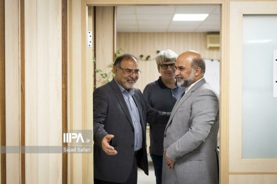 بازدید مدیرعامل صندوق هنر از روزنامه ایران