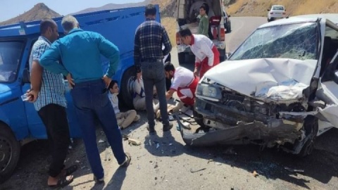 ۴ مصدوم در تصادف وانت نیسان با پراید