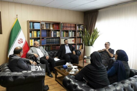 بازدید مدیرعامل صندوق هنر از روزنامه ایران