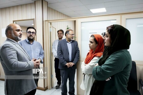 بازدید مدیرعامل صندوق هنر از روزنامه ایران