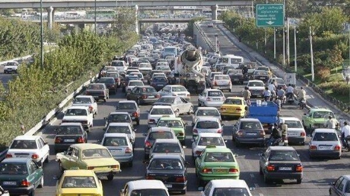 ترافیک سنگین در برخی از معابر و بزرگراه‌های پایتخت