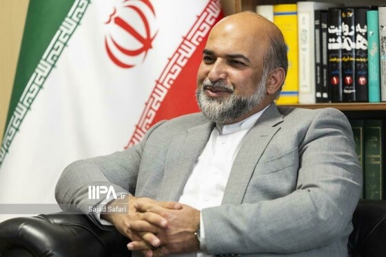 بازدید مدیرعامل صندوق هنر از روزنامه ایران