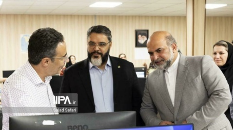 گزارش تصویری/ بازدید مدیرعامل صندوق هنر از روزنامه ایران