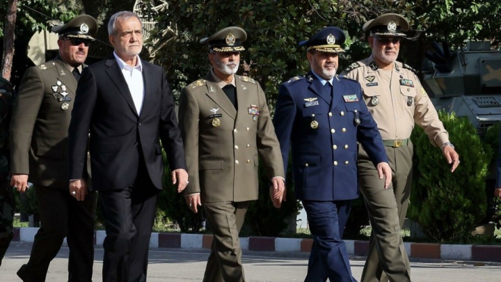 ارتش: دولت چهاردهم با عزمی راسخ در مسیر اعتلای ایران اسلامی می‌کوشد