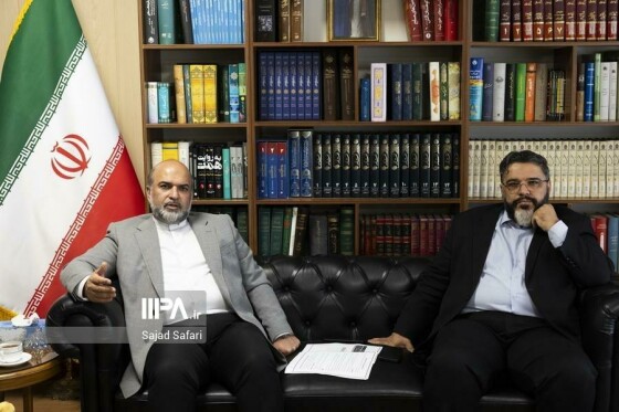 بازدید مدیرعامل صندوق هنر از روزنامه ایران