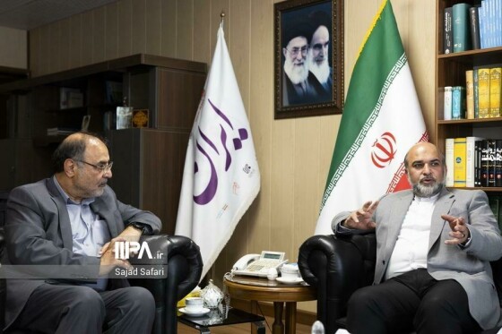 بازدید مدیرعامل صندوق هنر از روزنامه ایران