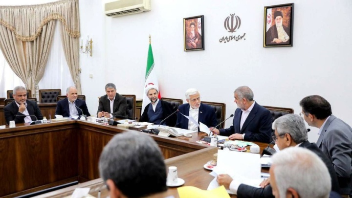 عارف: مسیر خدمت‌رسانی به مردم با وحدت سه قوه هموارتر می‌شود