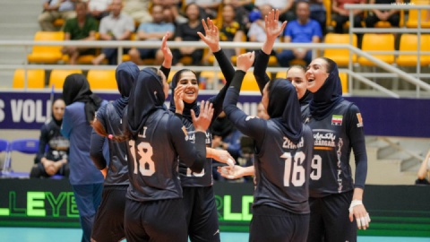 «لی» بازیکنان را به‌خط کرد