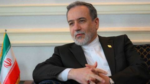 عراقچی: بستن تنگه هرمز موضع رسمی ایران نیست/ آمادگی تهران برای ورود به مذاکرات عادلانه