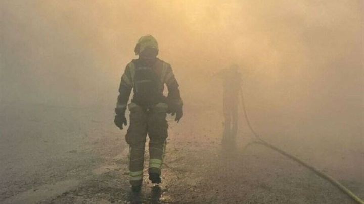 آتش‌سوزی در مجتمع مسکونی مشیریه/ نجات ۹ فرد گرفتار در آتش