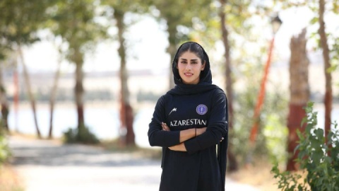 دبل نقره‌ای ساقی ملکی در سرزمین اژدها