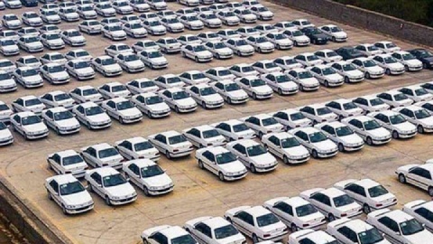 سایه افزایش نرخ دلار بر بازار خودرو/ چشم و هم چشمی مونتاژکارها برای افزایش قیمت!