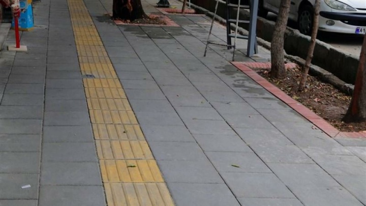 ورود موتورسیکلت‌‌ به پیاده‌رو ممنوع!