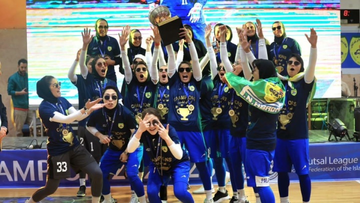 لطف آبادی در نفت آبادان ماندنی شد