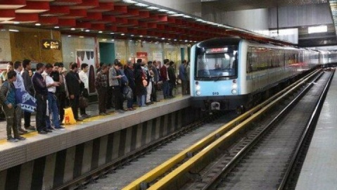 ورود غیرمجاز به محدوده ریلی در ایستگاه امام خمینی (ره)/ بازگشت حرکت قطارهای خط یک مترو به حالت عادی