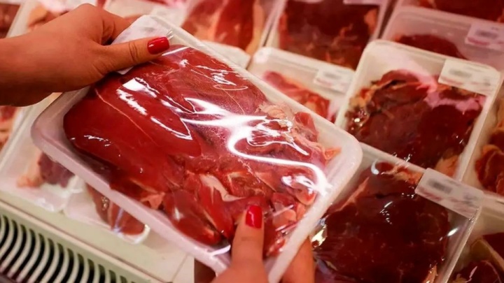 برنامه خودکفایی دولت در گوشت قرمز؛ میزان واردات کاهش یافت