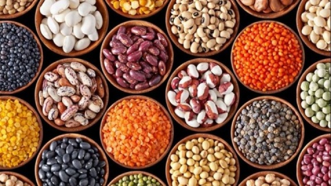 لوبیا چیتی ایرانی و وارداتی ارزان شد/ مصرف کنندگان منتظر کاهش بیشتر قیمت‌ها باشند؟