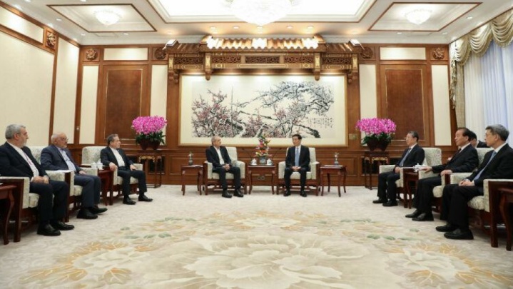 باید در برابر زورگویی کشورهایی که خواهان روابط دوستانه ایران و چین نیستند، ایستادگی کرد