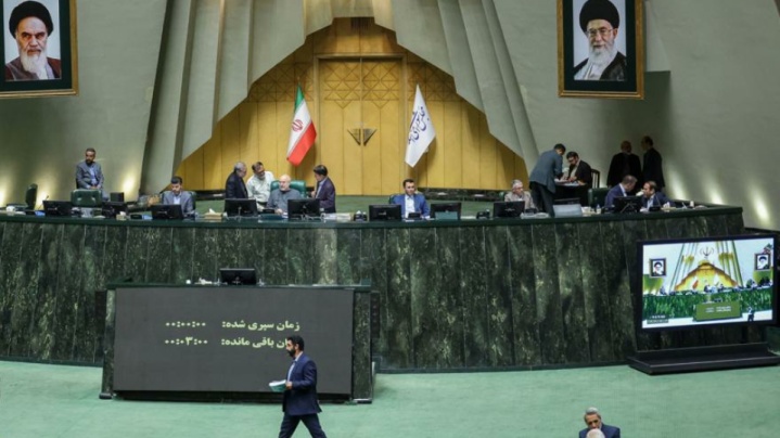 لوایح بودجه سنواتی در یک مرحله به مجلس تقدیم می‌شود